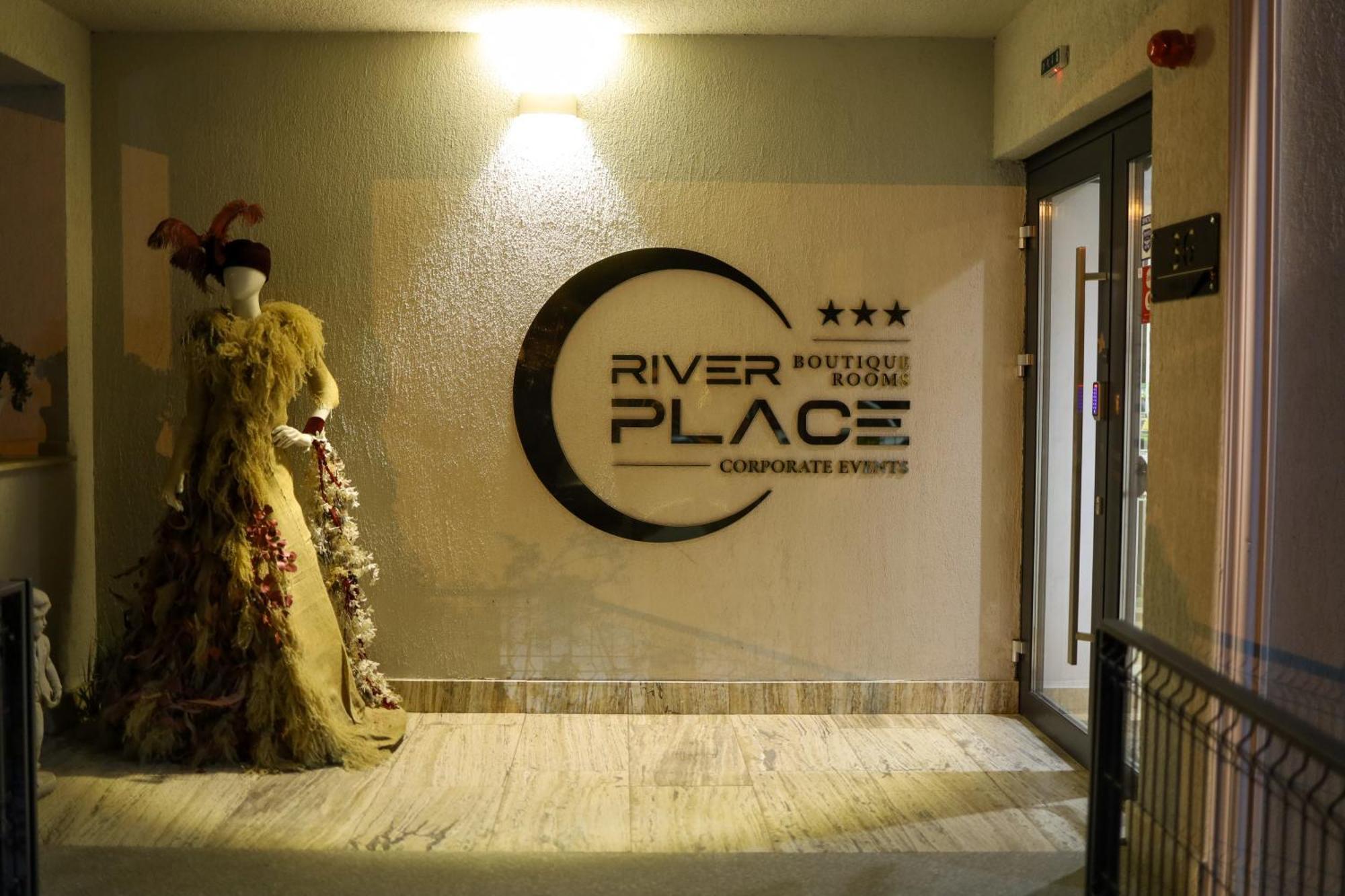 River Place 皮特什蒂 外观 照片